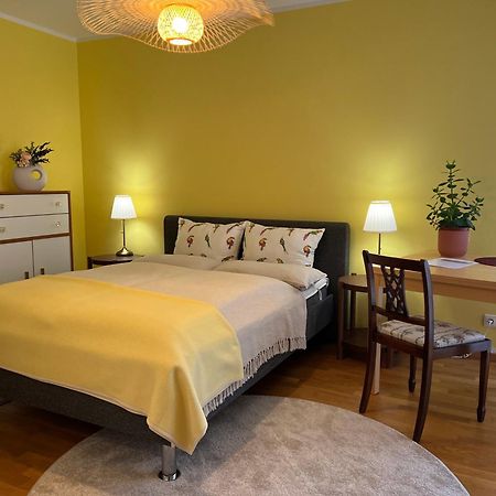 Privatunterkunft Kleiner Balkon In Muenchen West Esterno foto