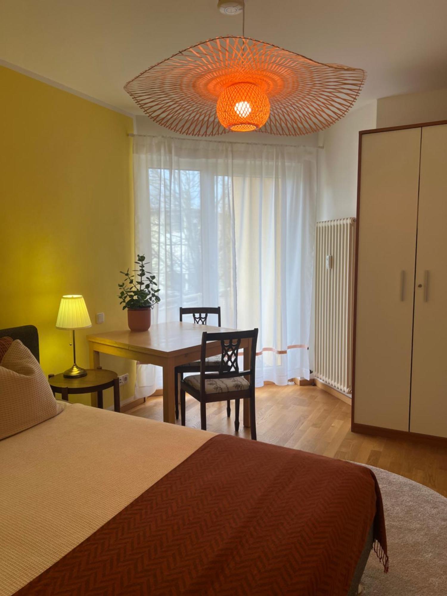 Privatunterkunft Kleiner Balkon In Muenchen West Esterno foto